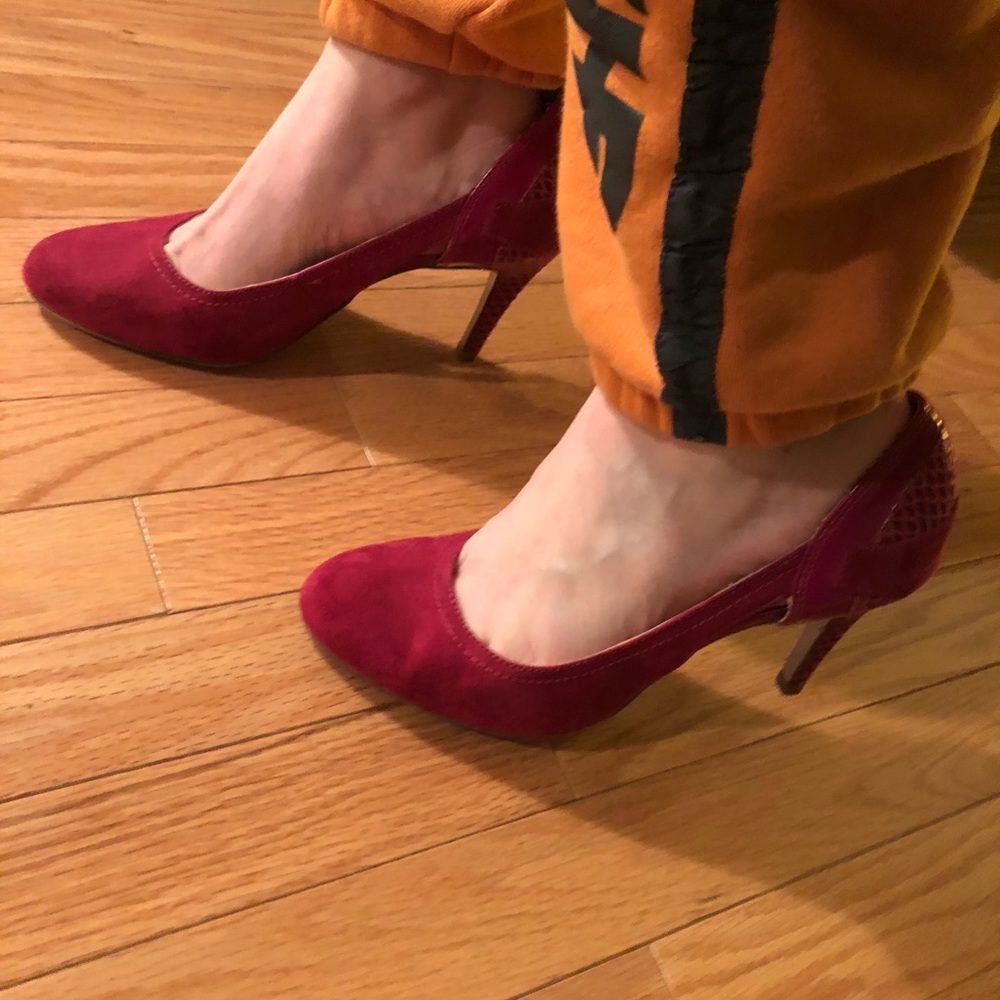 Pink pumps